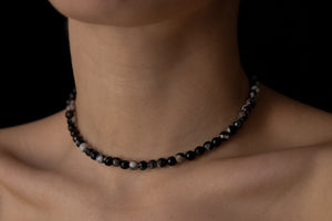 Black and white agata choker