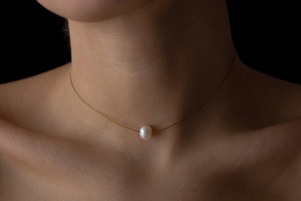 White pearl choker