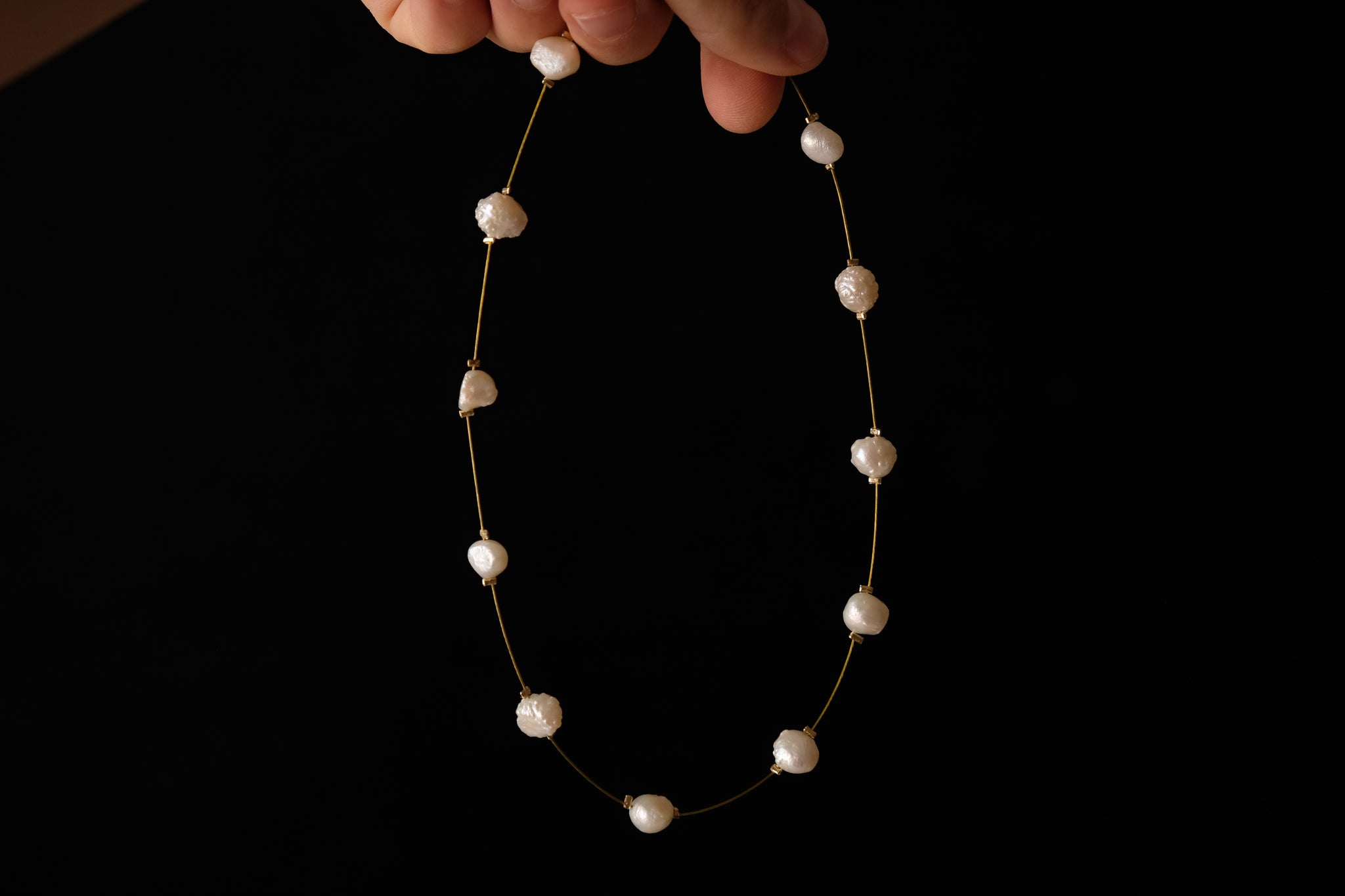 White pearls choker