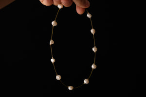 White pearls choker