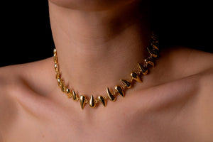 Fangs choker